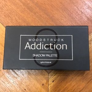 Younique Moonstruck Addiction Shadow Palette 3